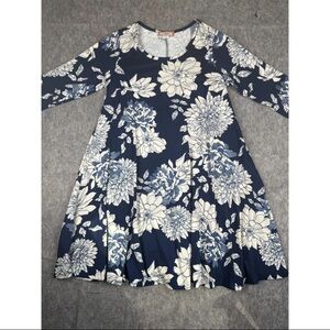 C'est La Vie Dress Women's Large Navy White Floral Round Neck 3/4 Sleeves Casual